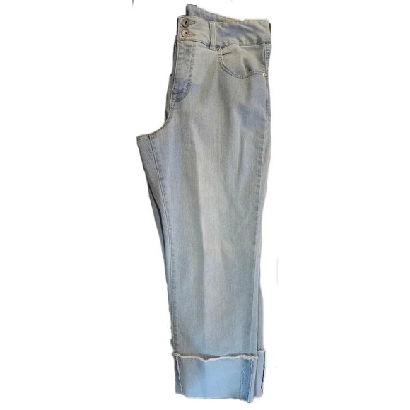 Style & Co., Size 10, Light Wash High Cuffed Capris - Picture 4 of 14